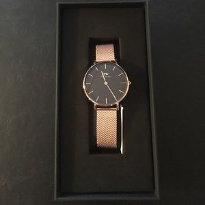 Daniel Wellington Rose Gold Watch 🎀on sale!